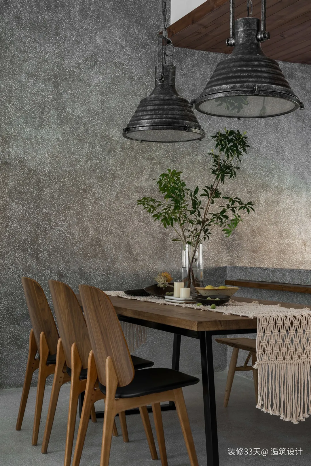 []装修设计：纯实木配水磨石，清新质朴度假民宿