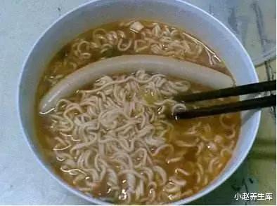 尿毒症■40岁男子查出尿毒症,惋惜:穷人的2个习惯害了他,不知克制