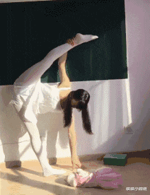 健身|“健身房里新来的女教练,亲身示范动作要领非常细心,我开始爱上健身了!”