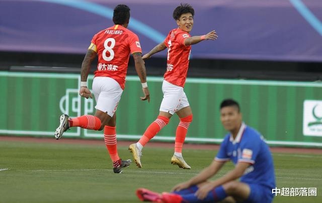 广州恒大|59分钟2球!韦世豪疯狂爆发,恒大打爆申花,卡纳瓦罗笑开了花