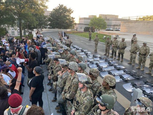 「美国」特朗普遭军方叛变，白宫或将被包围，美施压盟友出钱在全世界开火