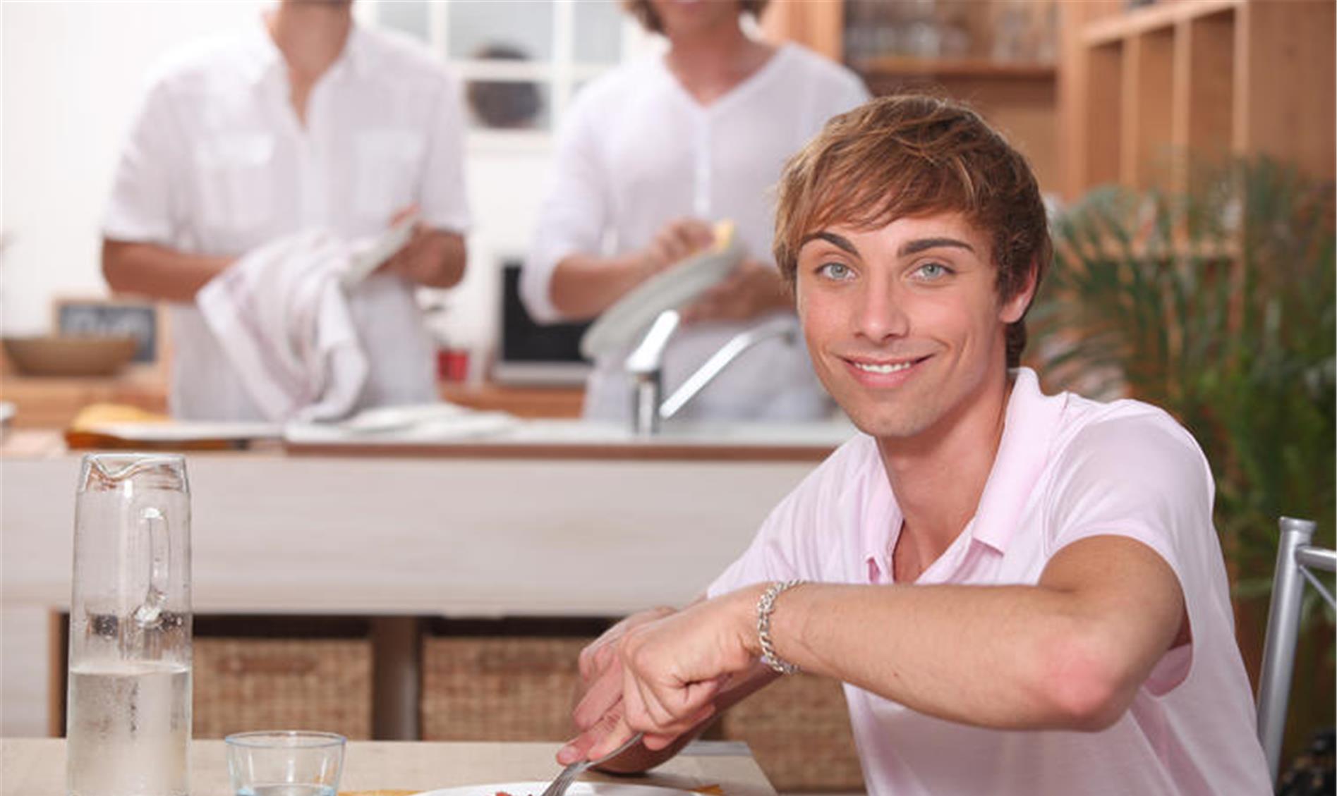 运动|男人，雄激素“枯竭”，四件事或是根源，尽早戒掉，忍住就是赢