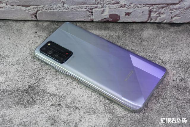 『荣耀』荣耀X10正式亮相 支持9个5G频段，大尺寸主摄夜拍给力