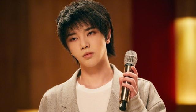 「华晨宇」《歌手2020》收视五连冠！华晨宇被高估，黄霄雲被批俗不可耐