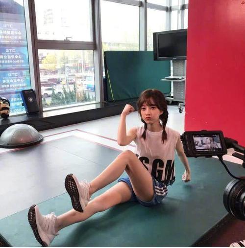 王俊凯:冯提莫日常营业,练歌房可听天籁,节奏新歌属实不错