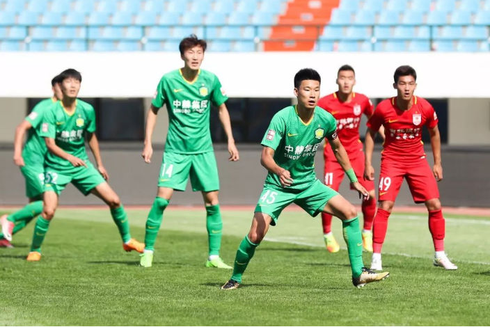 北京国安@国安中锋位置将迎新面孔，潜力被施密特看好，曾两球击溃韩国后防