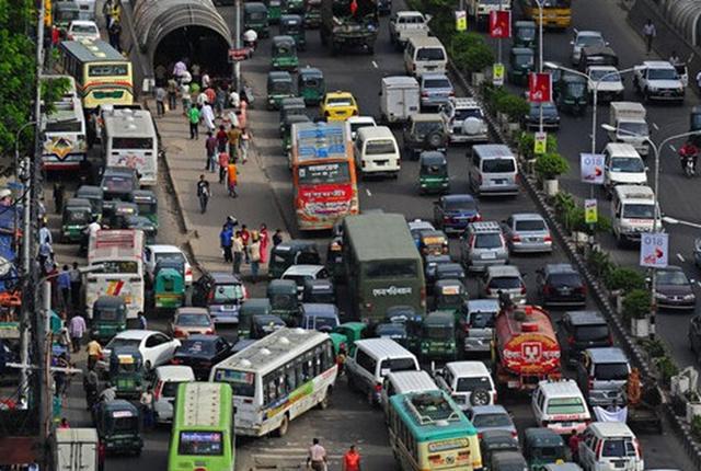 无人驾驶|喝酒坐副驾,通过特斯拉“无人驾驶”回家,交警蒙了。