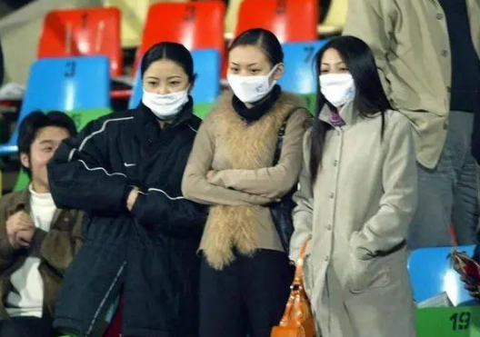「湖北」多地暂停开学！专家担心的最大安全隐患，居然藏在学生家中！