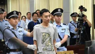 律师▲20年后打老师男子将出狱，其母曾在法院躺地大哭，老师1句话回应