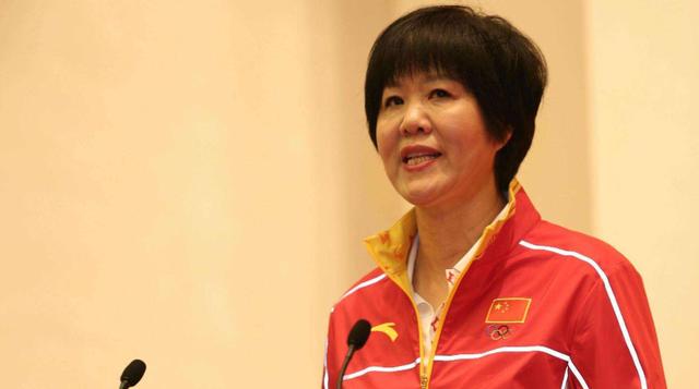 女排■中国女排的功勋，为女排事业14年不结婚，军人丈夫苦等她多年