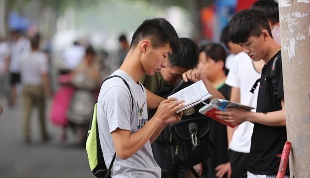 考试|心态崩了｜成绩450分，跟200分一样只能读大专，多出的250分没用？