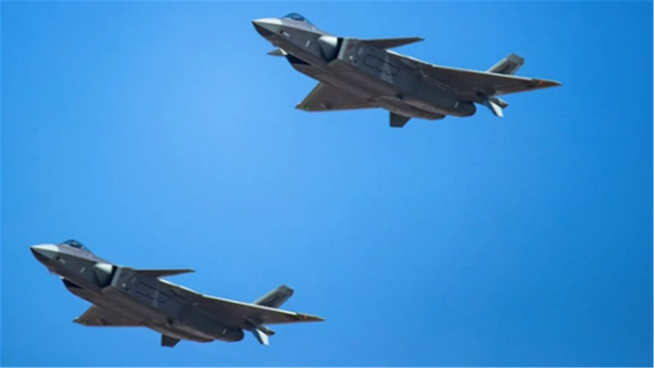 歼-20|歼20和东风17双重威慑下，五角大楼态度明显变软，白宫无奈同意谈判