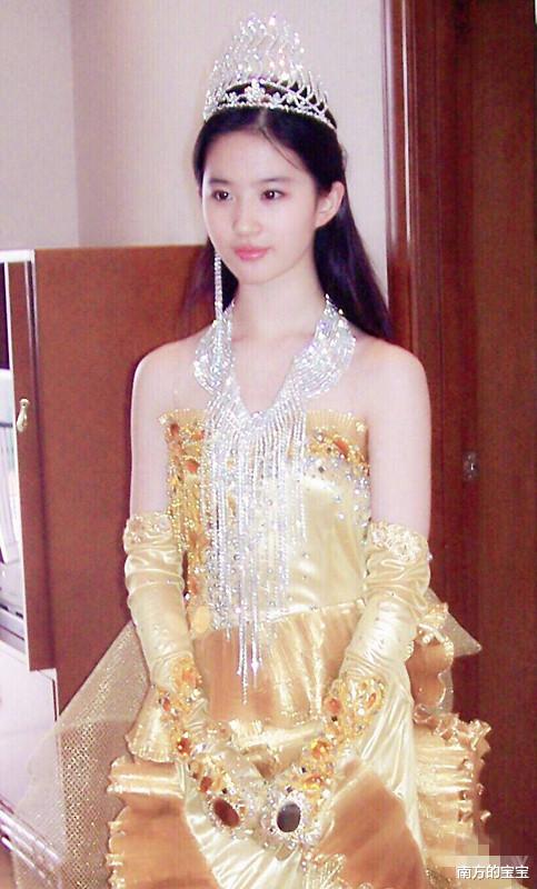 『刘亦菲』《花木兰》首映，刘亦菲惊艳全场，外媒夸上天，国内却褒贬不一