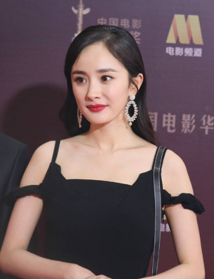 杨幂|八年前他提拔了杨幂,八年后他被人忘却,如今的杨幂再将他捧红!