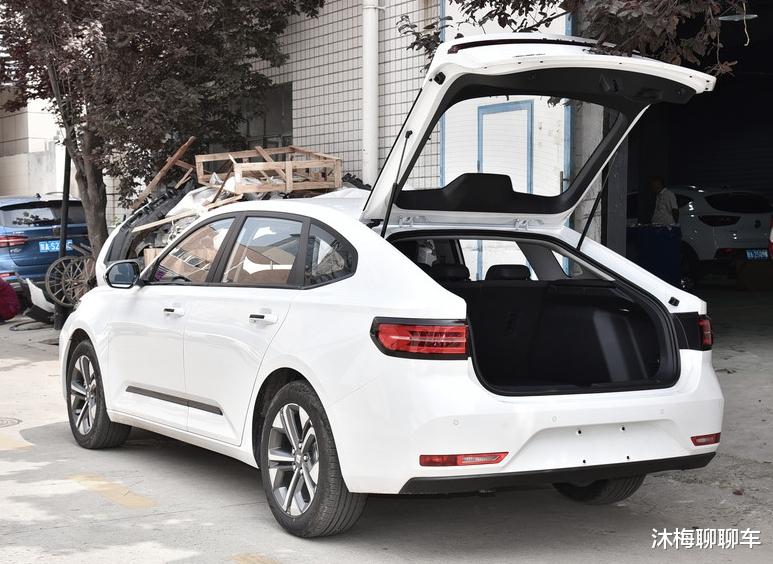 宝骏|6万内的“合资屠夫”,油耗6.2L不怕坏,只吃粗粮,比朗逸大一圈