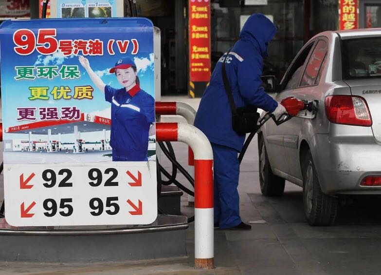 「油价」油价调整消息，国际原油小幅反弹，全国加油站92号0号汽柴油限价