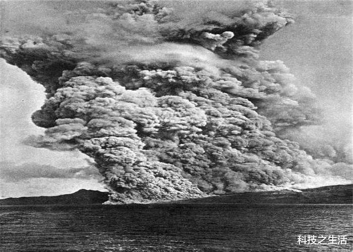 [火山]火山爆发事件，3万人失去生命，其中3人以特殊方式死里逃生！
