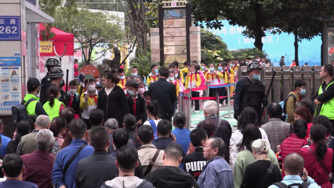 贵阳网|贵阳青云路夜市“退街入室”后，周边居民群众说……