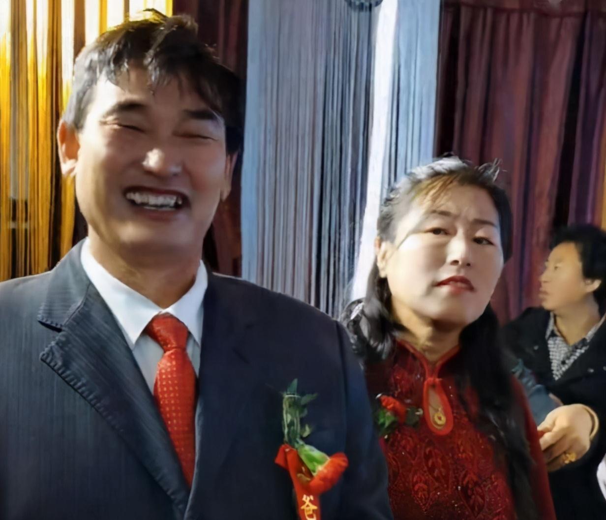 朱之文|大衣哥儿子真是娶了个好媳妇！女方家是镇上首富，主营五金板材