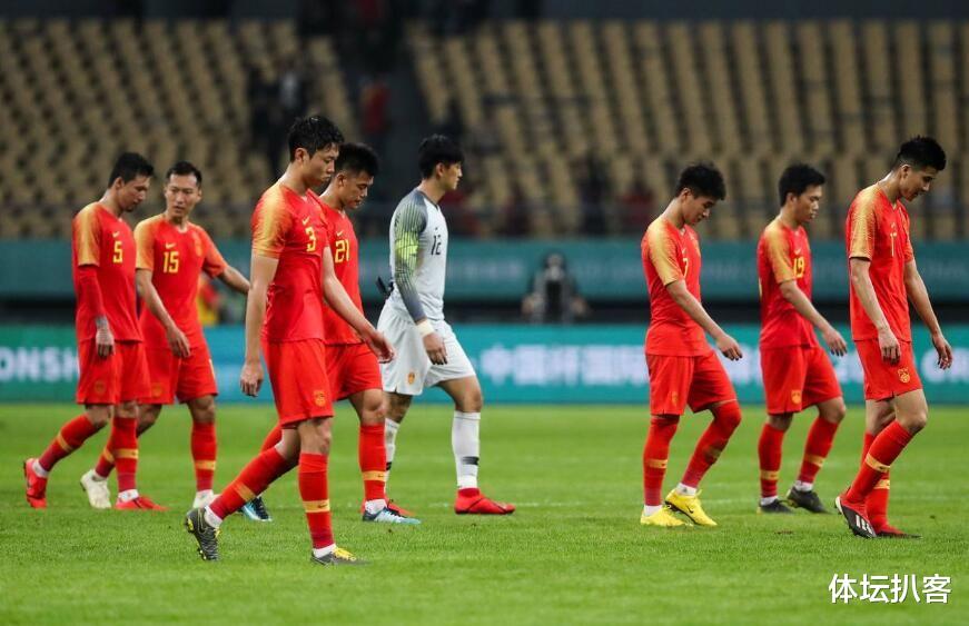 金莎|曝西安足球场禁止踢球，门卫大爷回应：规定不合理，但只能执行！