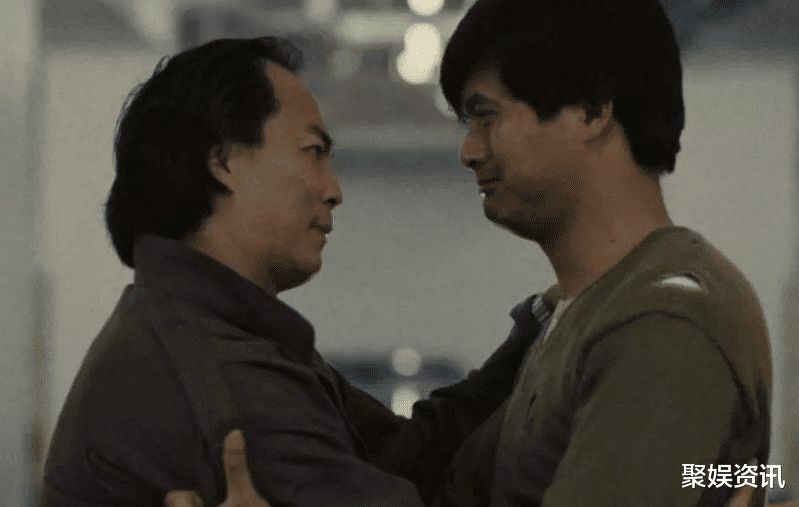 「周润发」给周润发做“保镖”的两个演员，一个曾摆地摊为生，另一个豪夺五次影帝