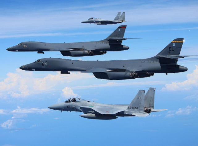 「轰炸机」全球7款轰炸机排行榜，俄罗斯仅排在第三，中国排名令人意外