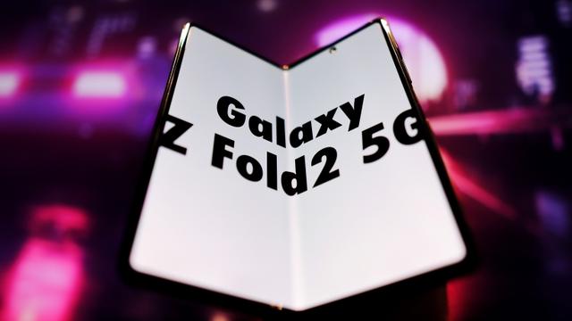 三星|折叠屏手机都能做主力机了?国庆我拿三星Fold2试了试