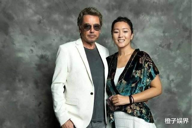 [张艺谋]1993年，巩俐去城隍庙算了一卦，回家后质问张艺谋，一句话让她痛哭