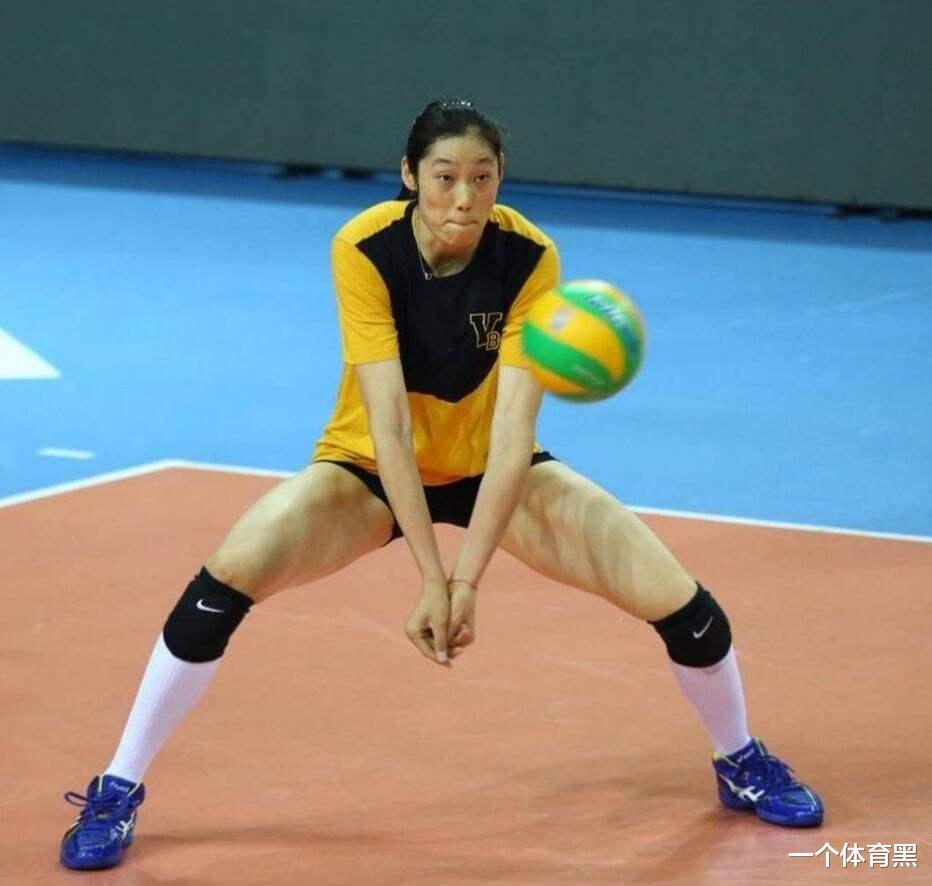 [女排]探营女排十分钟，国手训练一幕引发网友疯狂吐槽：我比她练得好
