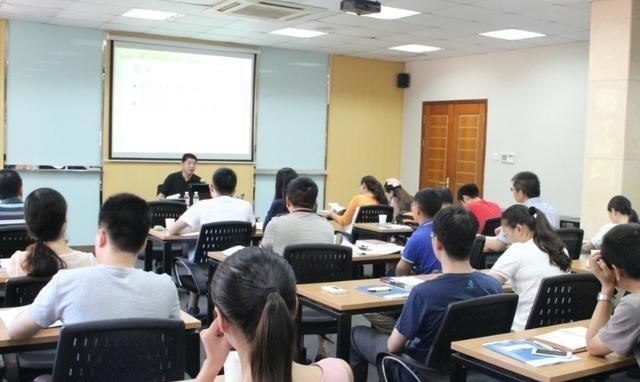 教师|教育部通知：教师职业即将迎来3大“福利”，老师：还好我没放弃