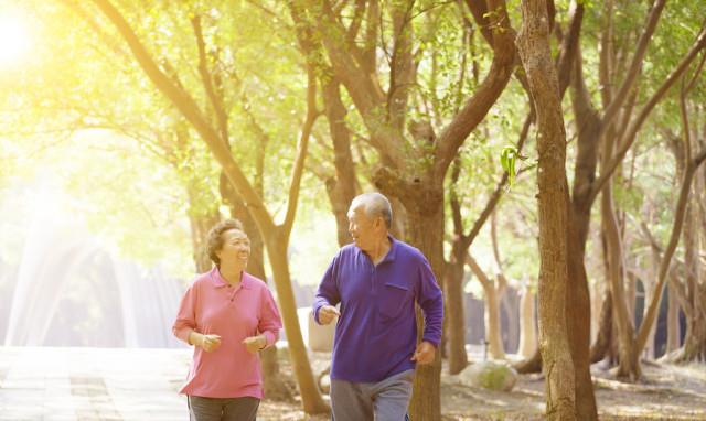 肝脏|再三提醒：“晨起”出现3个症状，劝你尽早检查“肝功能”，别拖