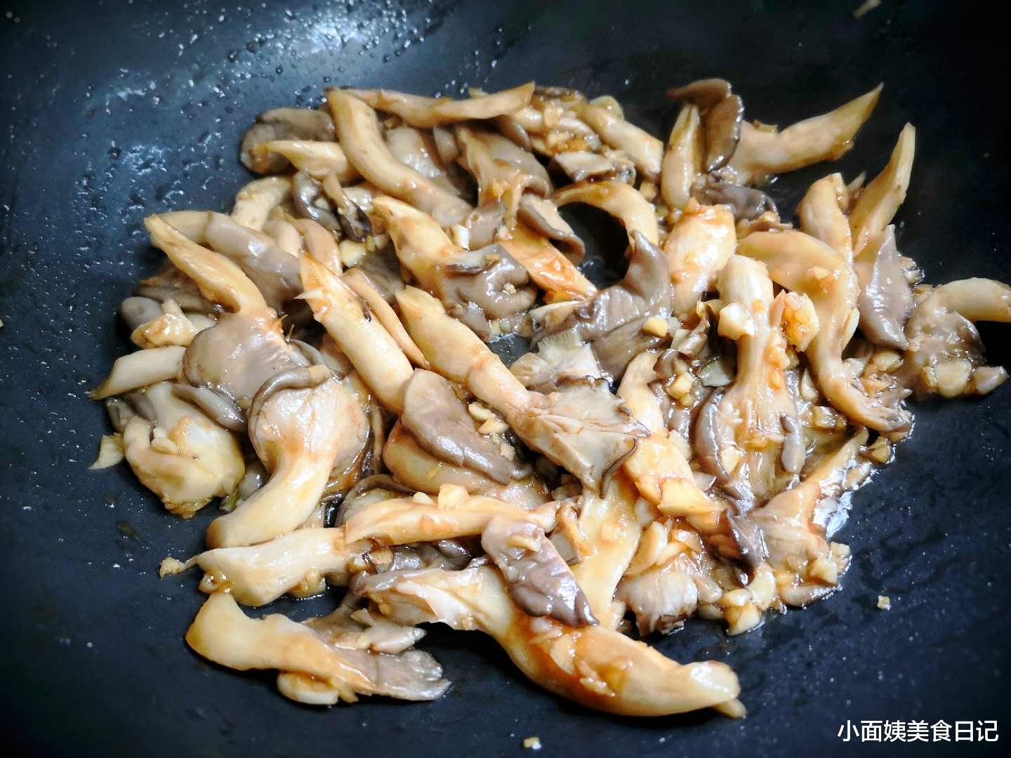 蘑菇|秋季最该吃这菜，三两下炒一盘，益智又营养，读书的孩子要多吃！