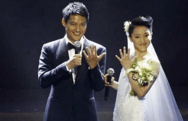 「周迅」45岁周迅结婚6年一直无子，之前被传生不出，现在终于真相大白了