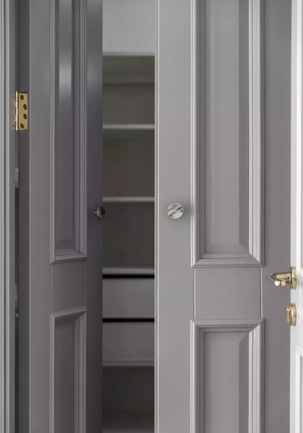 89㎡轻奢简欧混搭风三居室，流行色-经典蓝搭配，优雅大气！