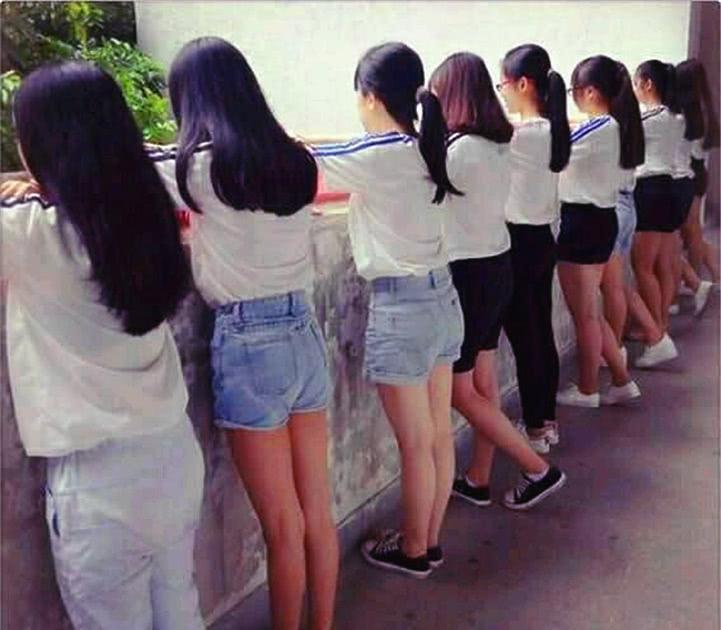 『学渣』初中课间,为何女生总爱在走廊站着?学渣说出3原因:太真实!