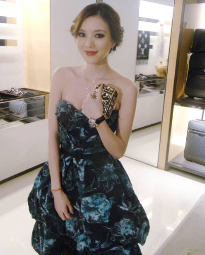 「孙芸芸」13岁就被富豪看中，追了6年终于追到手，如今42岁把老公熬成爹