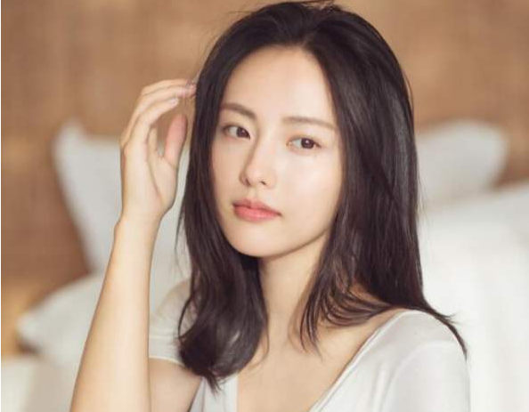 琼瑶|她是琼瑶唯一没捧红的女主，却嫁给了亿万富豪，美得不像话！