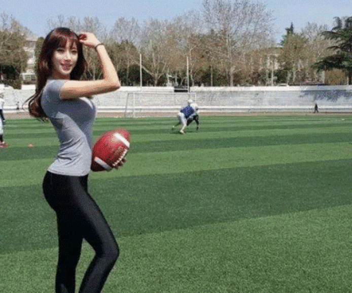 马东锡|曾火遍全网的“体育老师”，却被49岁肌肉大叔虏获，堪称现实版美女与野兽