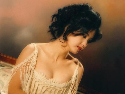周慧敏|被戴8次绿帽坚决不离婚，光当场撞见就有3次，网友：绿帽奥特曼！