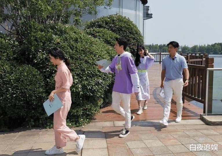 谭松韵■谭松韵郑爽录节目，当她们站在一起那一刻，真实身高很明显