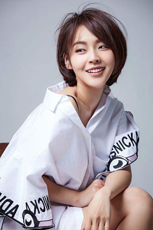 张佳宁▲张佳宁追问舅舅送自己的衣服是不是打折的 张晓龙：很便宜还打啥折