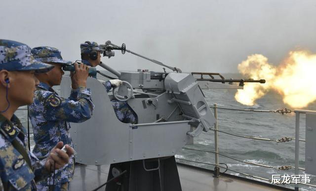 预警机▲终于不再隐藏实力，国产军舰拆下速射炮换机枪，目的彰显东方智慧