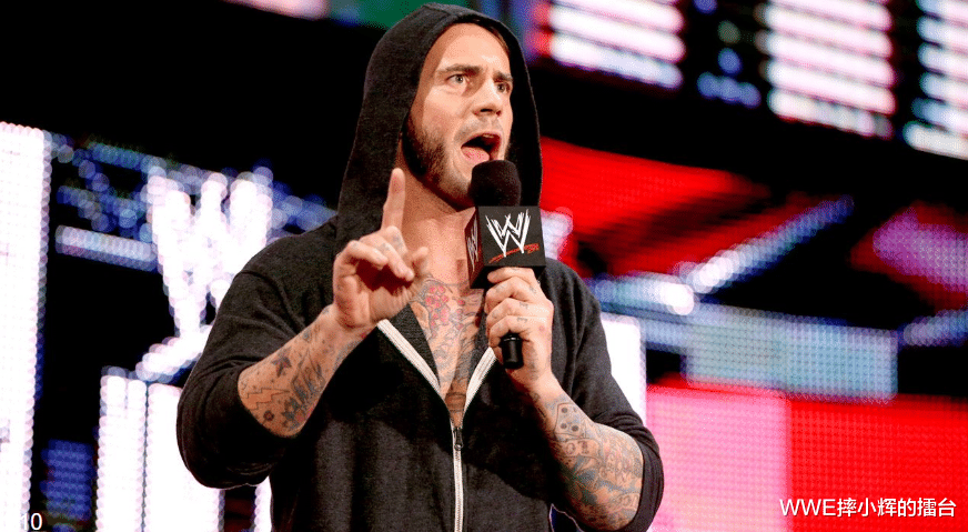 wwe：WWE摔小辉新闻: CM朋克即将回归，FOX电台指证他就是SD上的神秘人