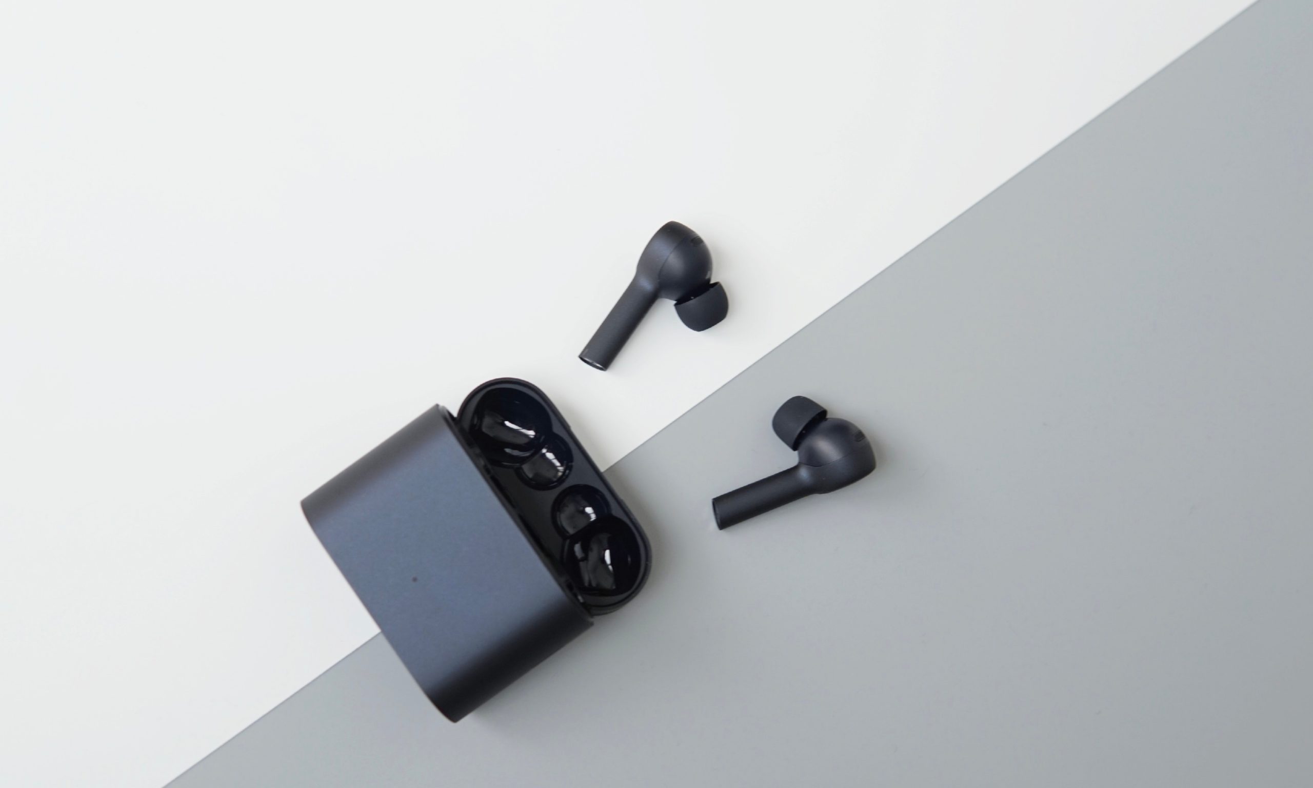 富士康|小米降噪耳机半小时售罄，苹果华为该有压力了？