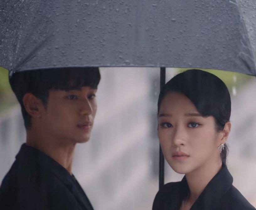 徐睿知|徐睿知《虽然是精神病》网神吐嘈造型!红裙奔跑,像逃亡中姨太太