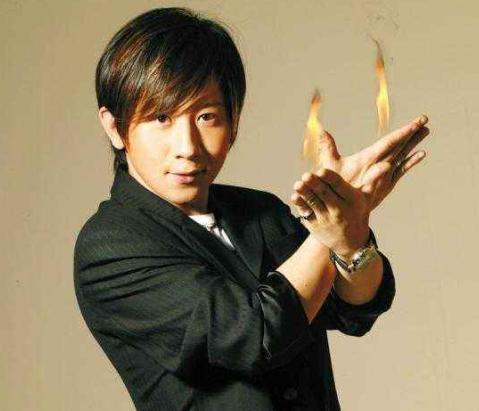 「刘谦」沙溢自曝春晚为刘谦当\托儿\，苹果橙子就在腿上，网友：演技很重要