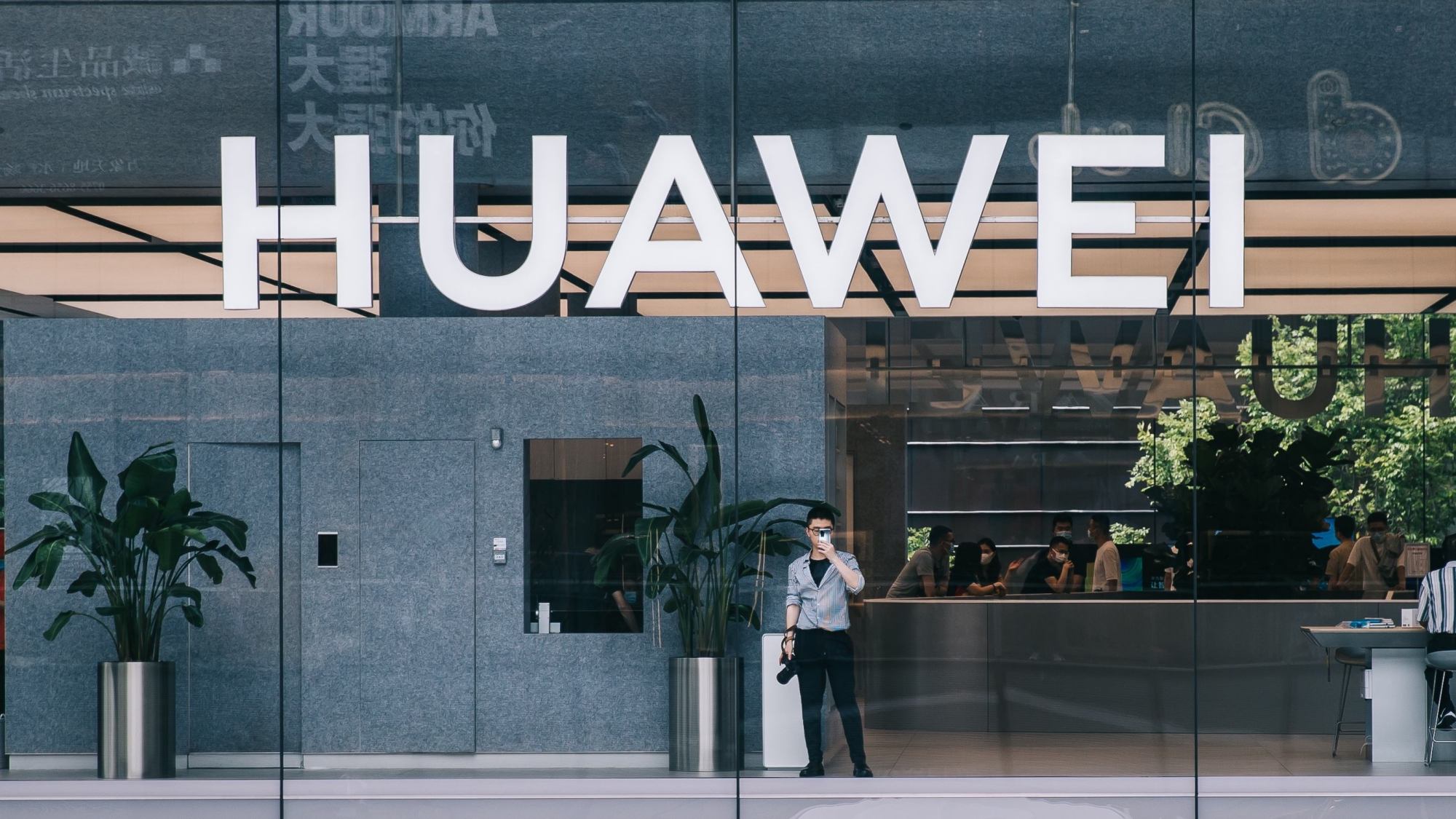 「三星」华为经常在手机上混用屏幕，有意或无奈？背后原因令人深思！