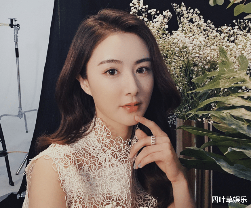 『薇娅』刚参加完《王牌》，薇娅首档常驻综艺开播，第一期嘉宾就让人喜欢