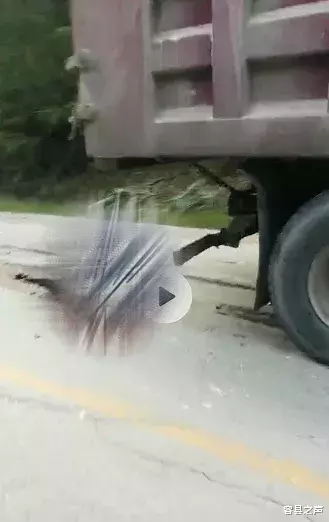大货车|惨烈！广西这里发生车祸，一人被大货车碾压而过，惨不忍睹！
