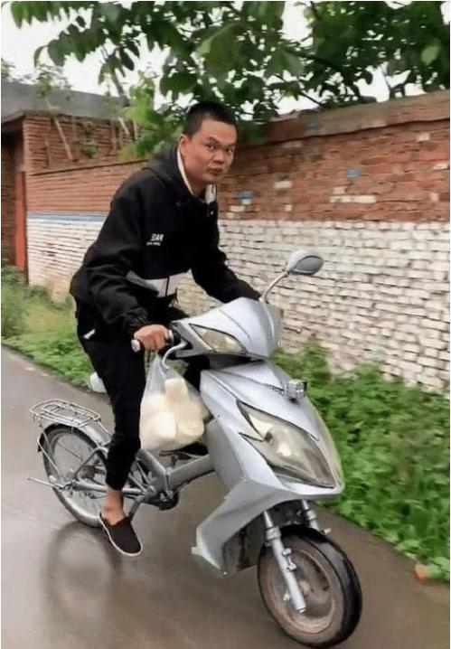 “为什么蜜蜂的针连着肠子?这样的生物构造意义在哪里?”哈哈